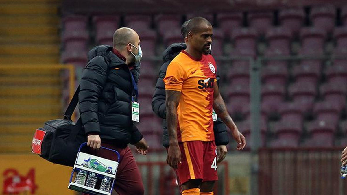 Galatasaray'da bir �ok daha! Marcao da sakatland�