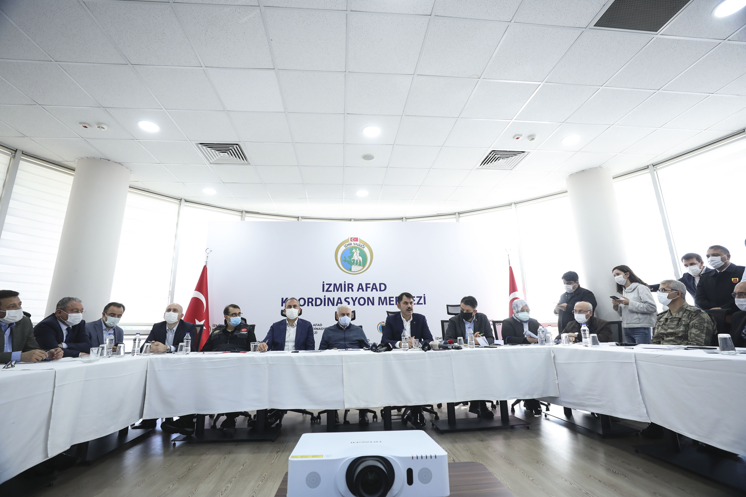 6 Bakan afet b�lgesinde: 100 vatanda��m�z� sa� olarak kurtard�k