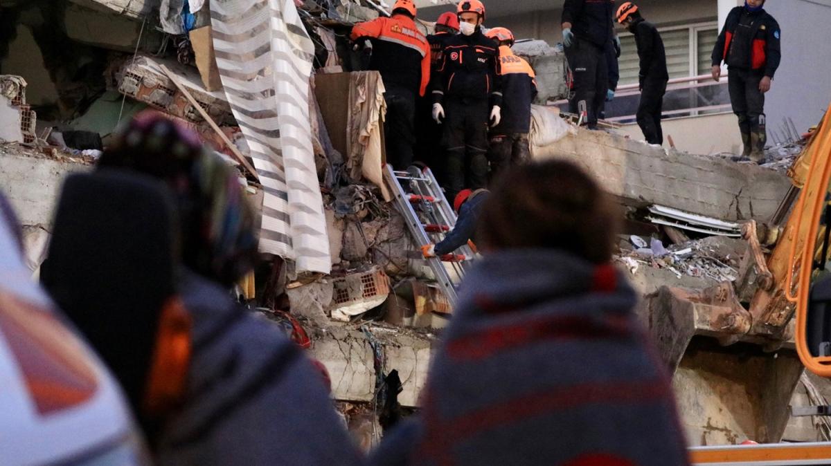 zmir'deki deprem: Glin Aykut Soydan 16 saat sonra yaral kurtarld