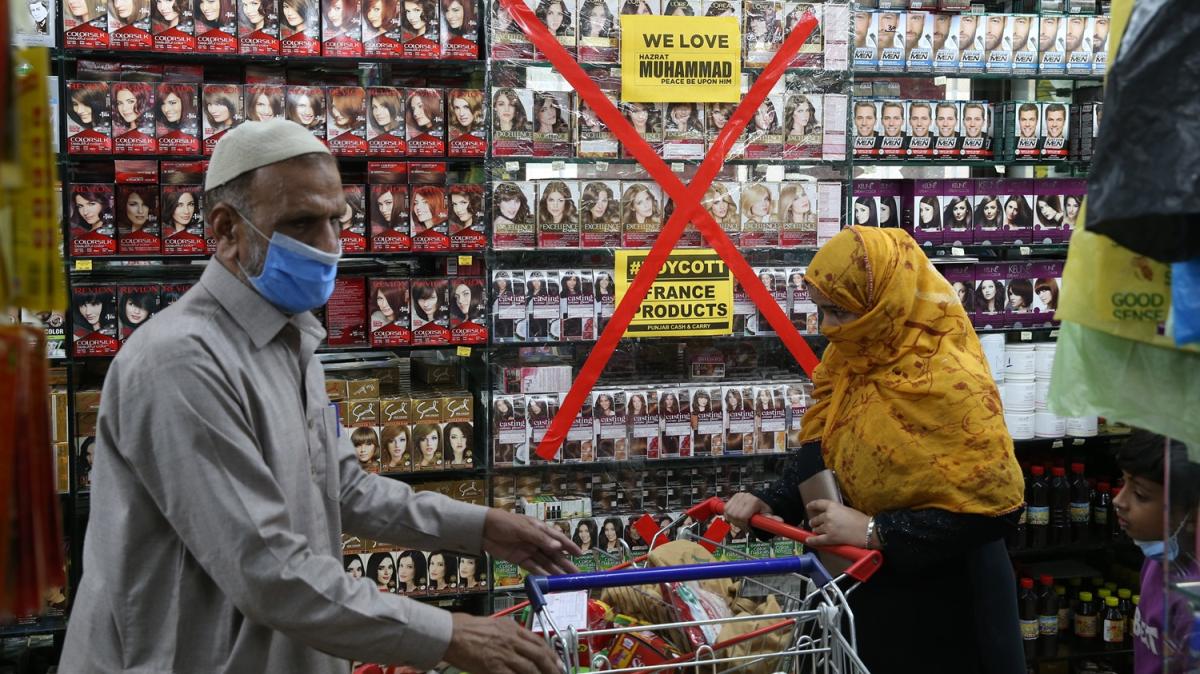 Pakistan'da Fransz rnlerine boykot: Yaptklar saygszlk iin zr dilemezlerse...