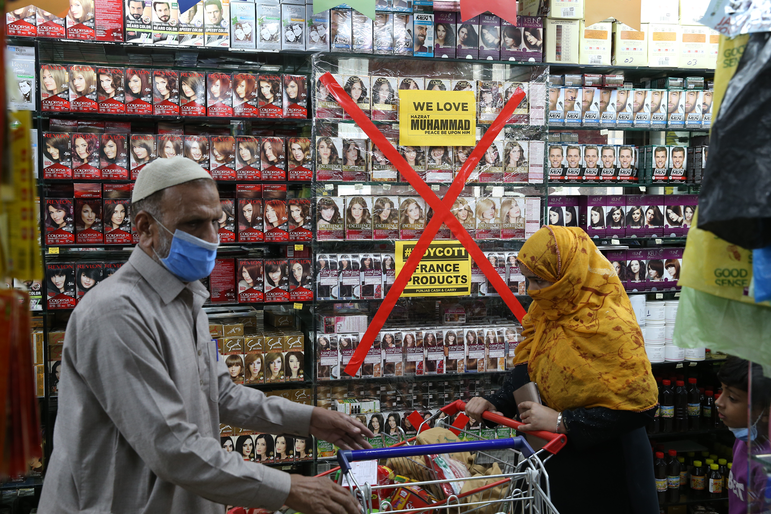 Pakistan'da Frans�z �r�nlerine boykot: Yapt�klar� sayg�s�zl�k i�in �z�r dilemezlerse...