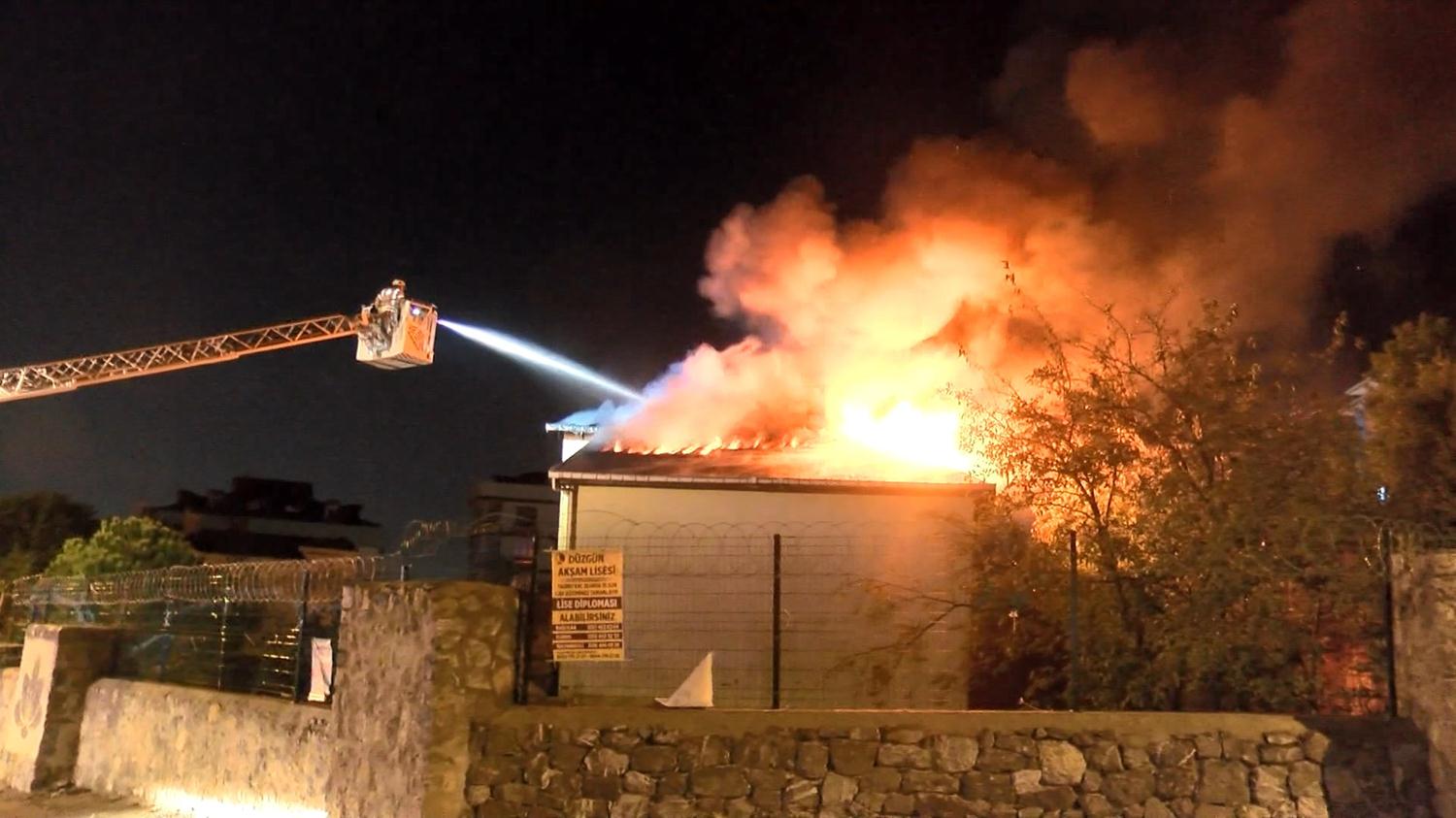 Sultanbeyli'de yang�n