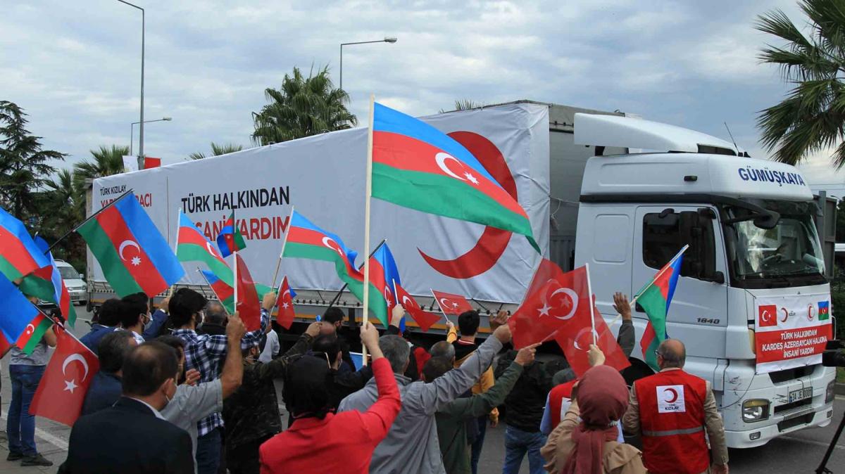 Trk Kzlayn Azerbaycan'a insani yardm malzemesi tayan konvoyu yola kt