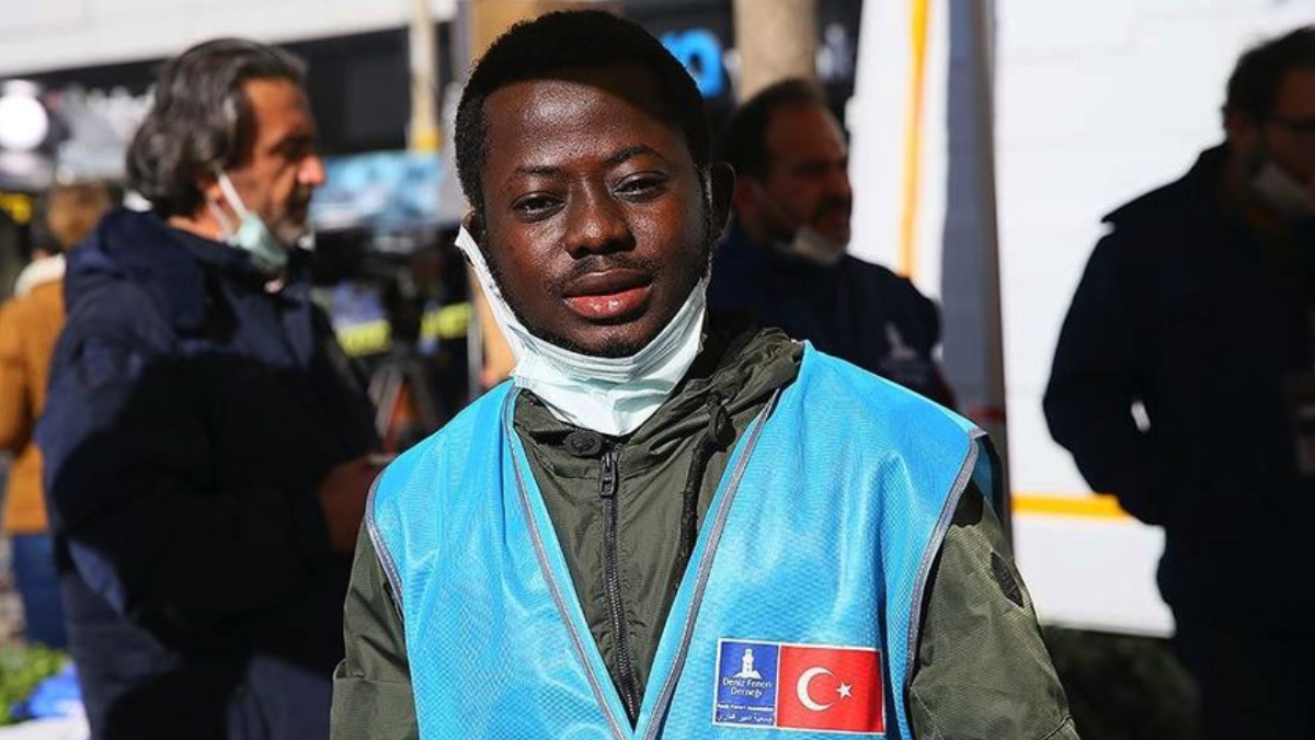 Depremzedelerin yard�m�na ko�tu! Ali Oueremi: T�rklere borcumu �deyemem