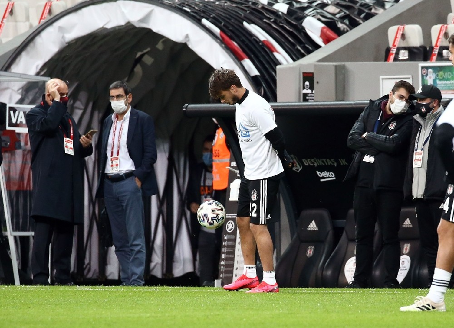 Dolmabah�e'de Adem Ljajic tepkisi