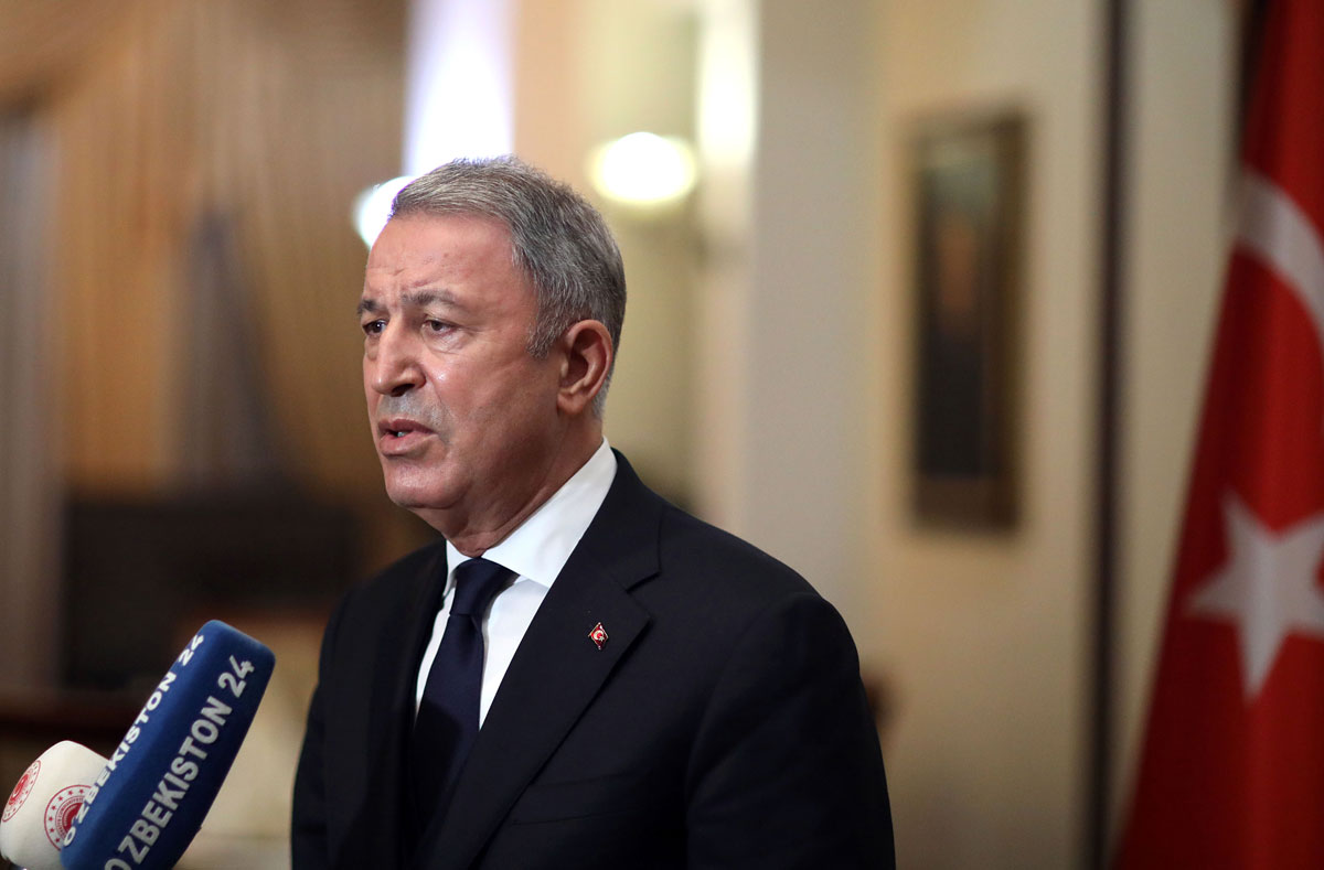 Bakan Akar'dan Charlie Hebdo dergisine tepki: Bu bir ter�rist faaliyettir