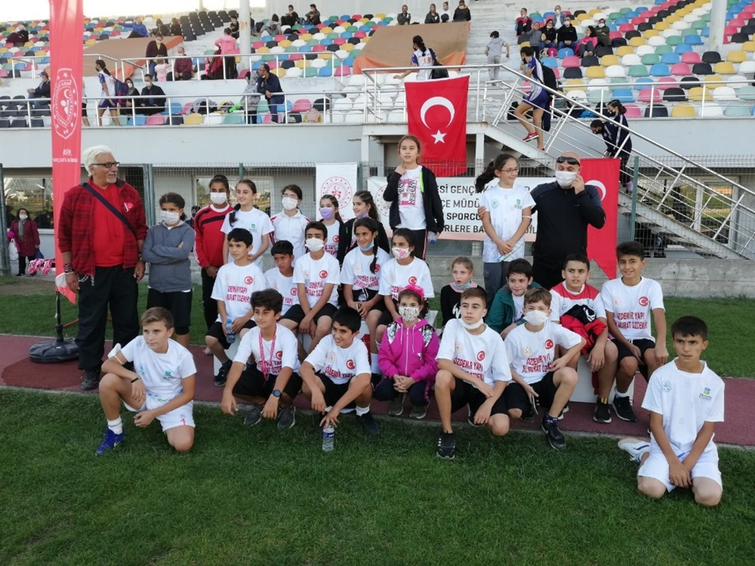 Cumhuriyet Kupas� Atletizm Yar��lar�na Band�rma damga vurdu