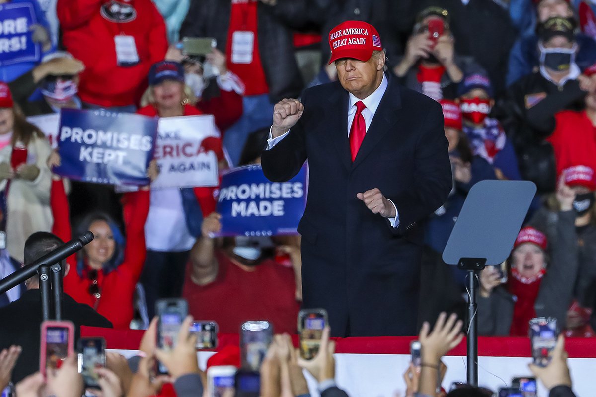 Trump'tan g�vde g�sterisi: Uykucu Biden'�n buray� kazanmas�na izin vermeyin