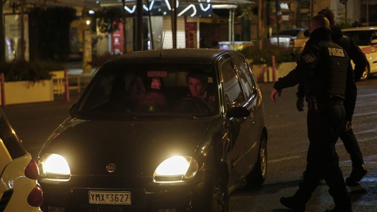 Yunanistan baz� kentlerde yeniden karantina uygulayacak