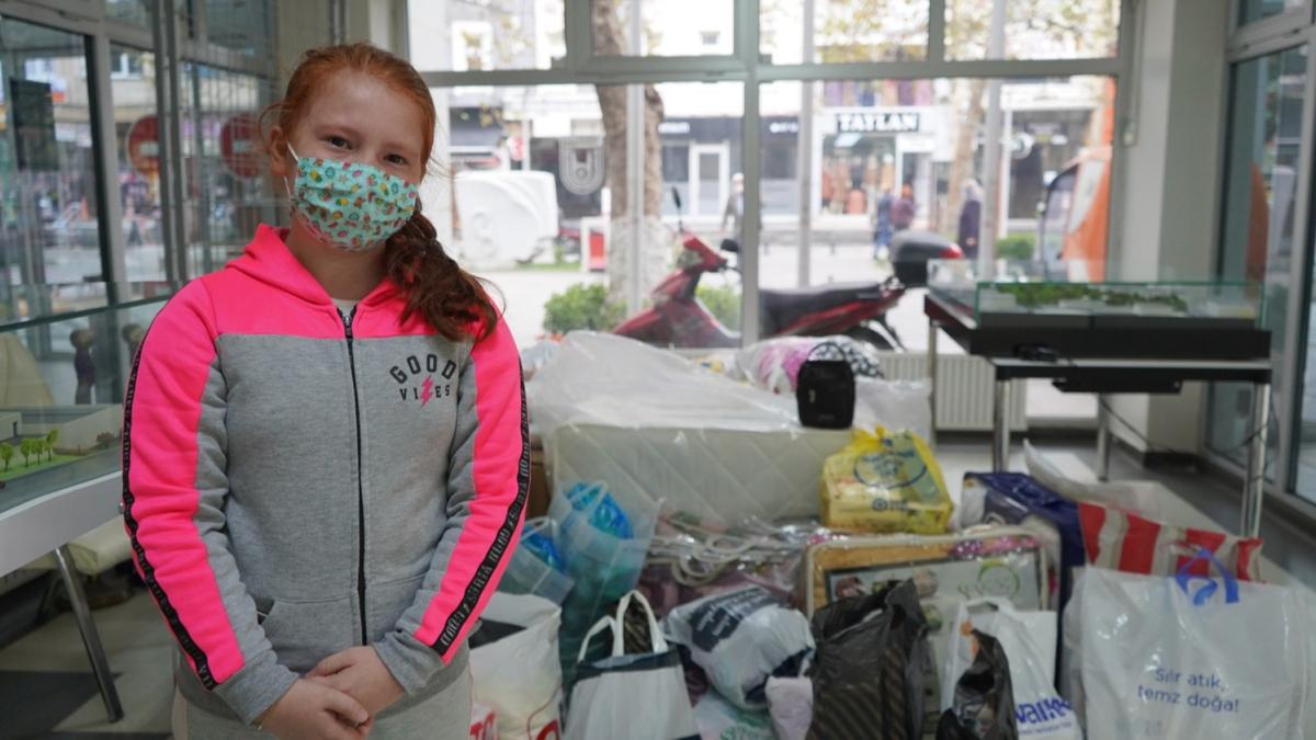 10 yandaki Ekin depremzedelere maske gnderdi, notu yrekleri stt