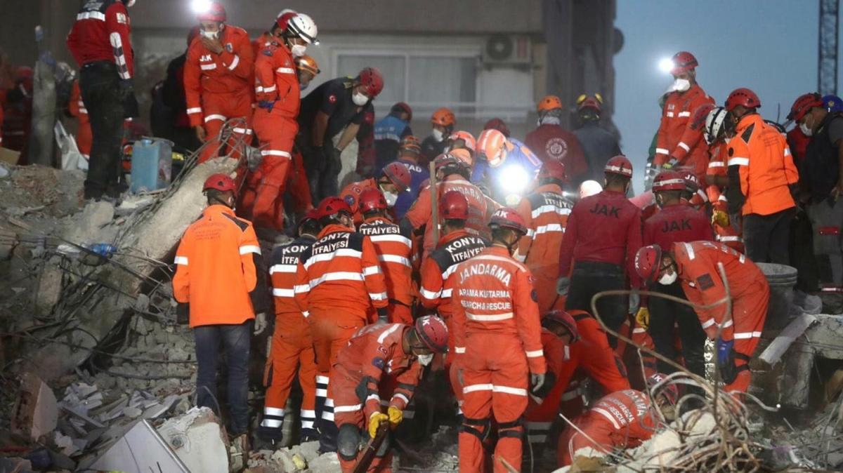 Deprem travmasn en ok kurtarma ekipleri yayor