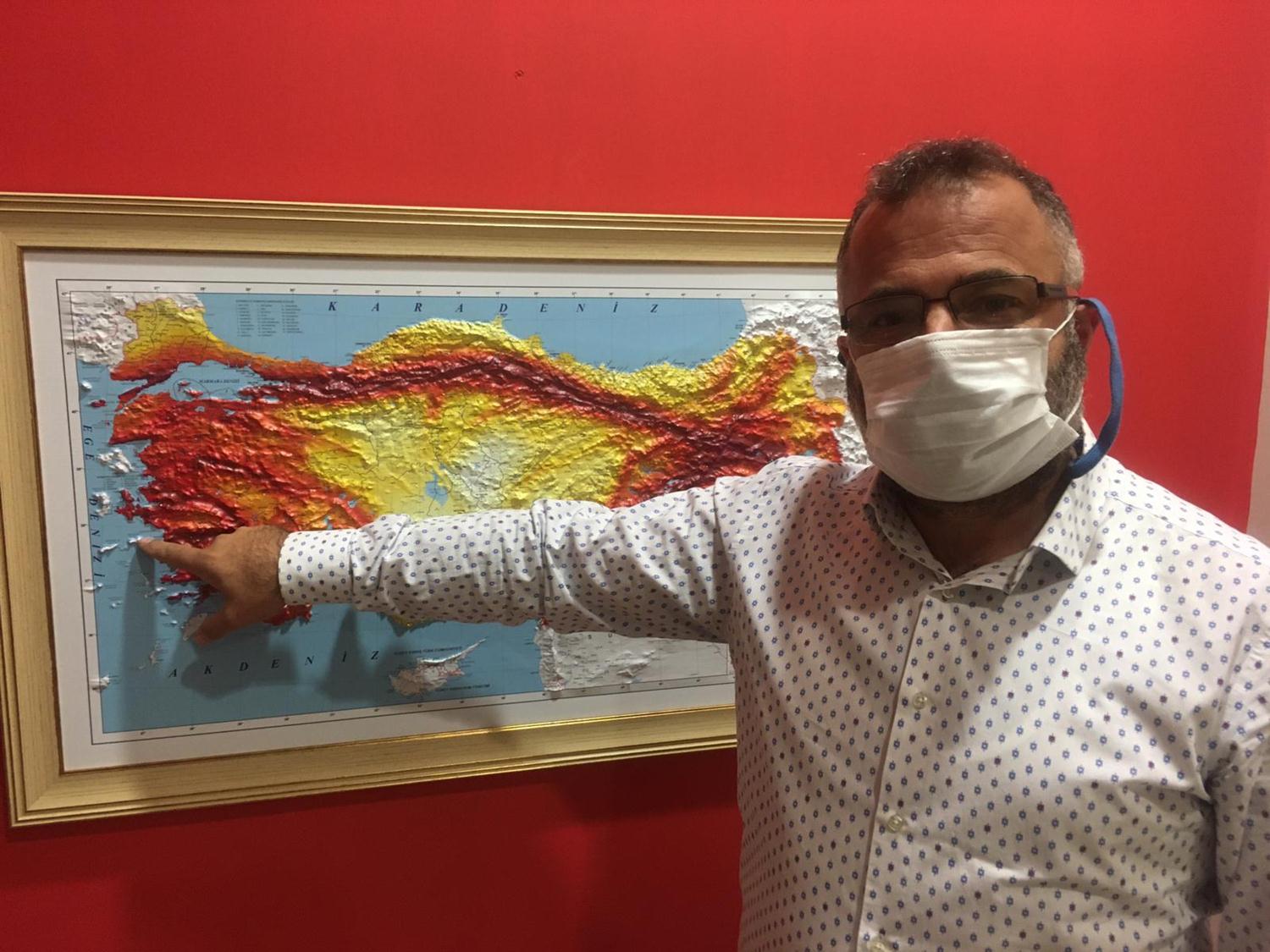 Do�. Dr. Irmak'tan �zmir i�in ana art�� uyar�s�: Hasarl� evlere girmeyin