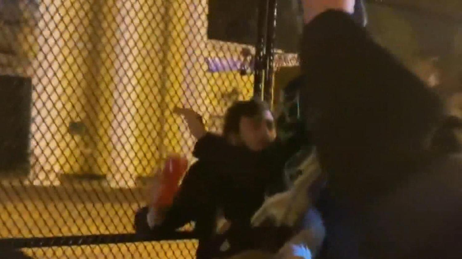 ABD'de oy say�m� devam ederken Beyaz Saray �n�nde ortal�k kar��t�