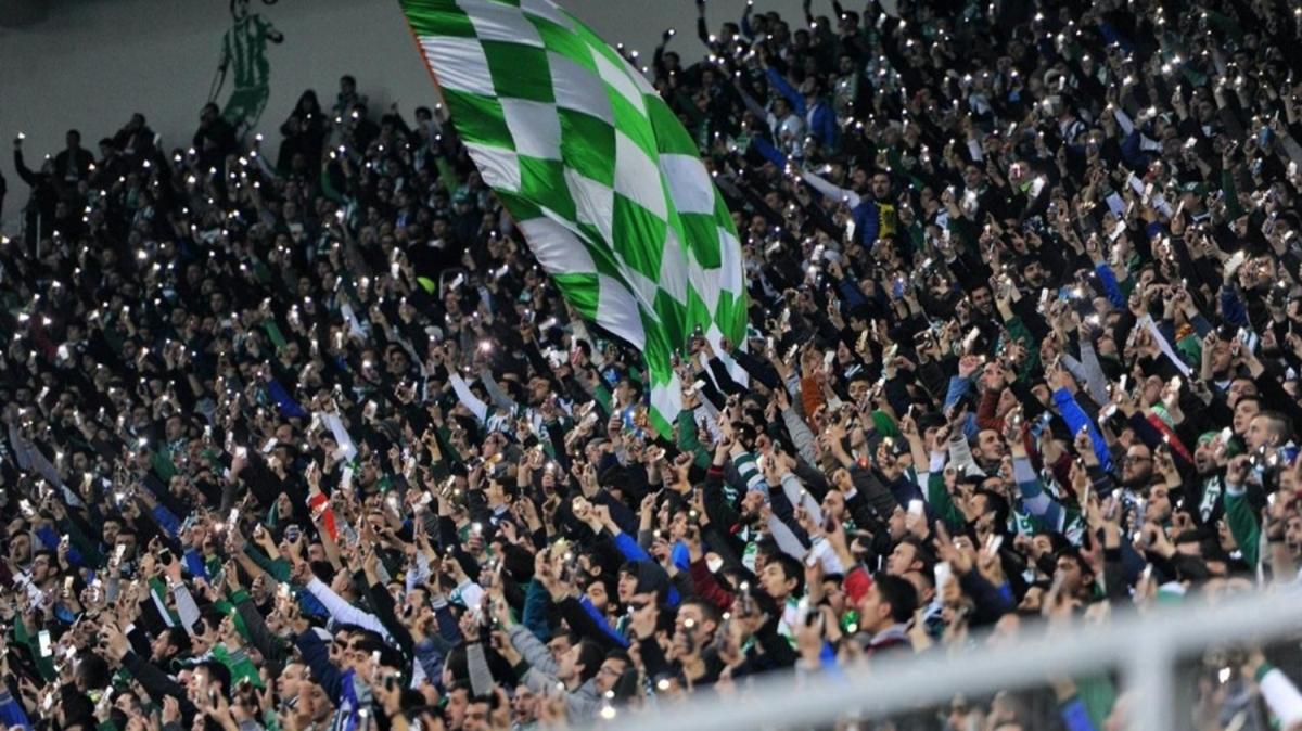 Bursaspor taraftar, zmir'in yannda