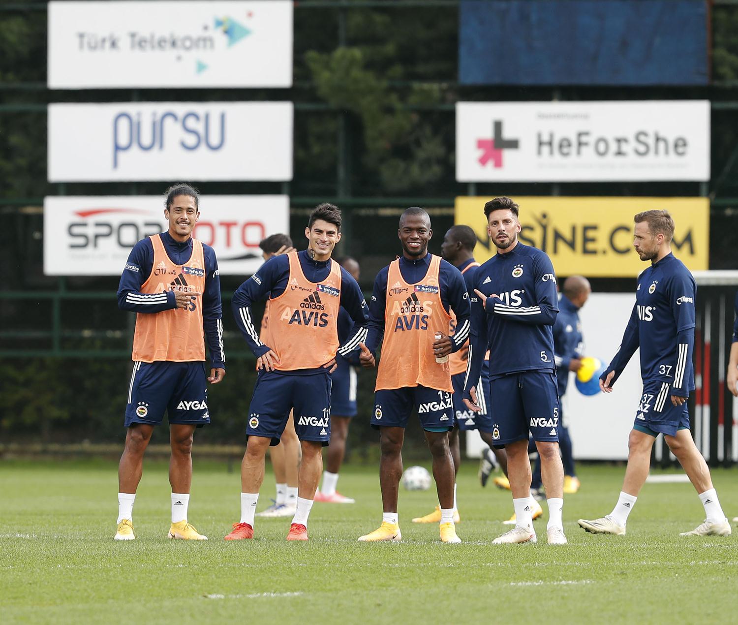 Fenerbah�e'de tek eksik Tolga Ci�erci