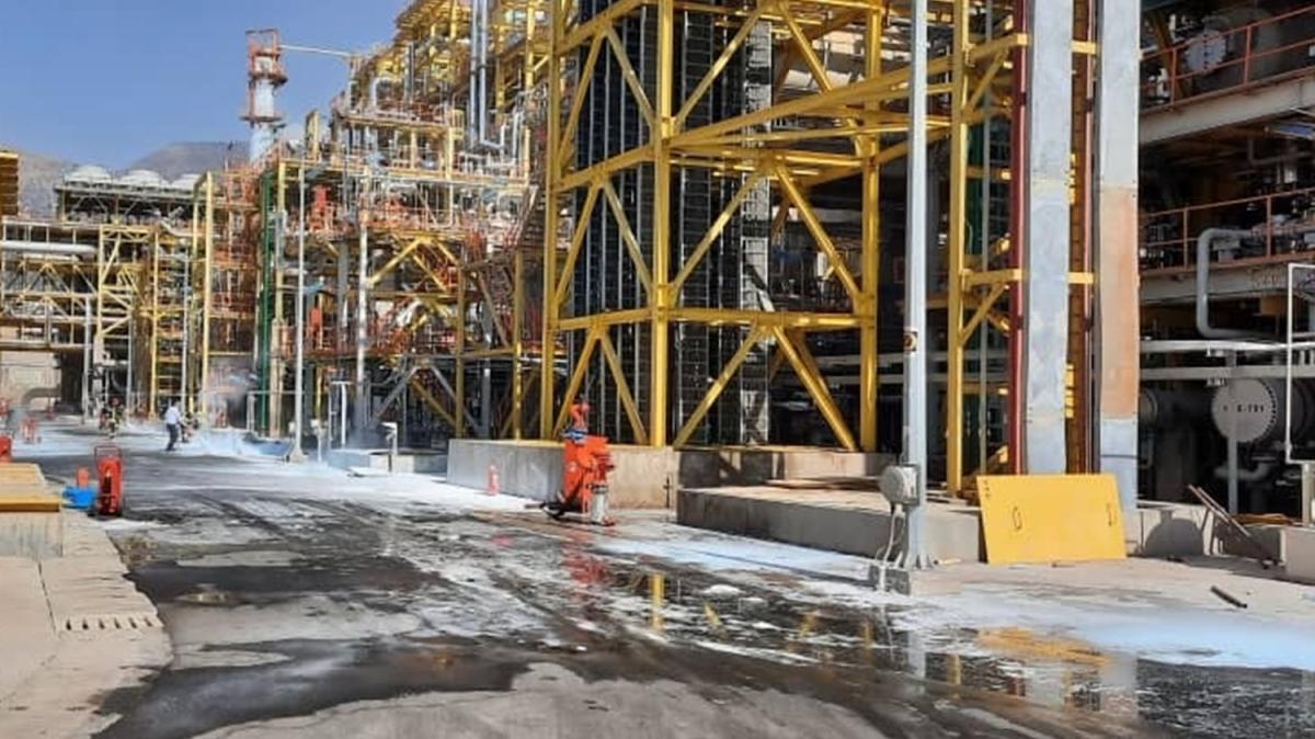 ran'da petrokimya tesisinde yangn kt