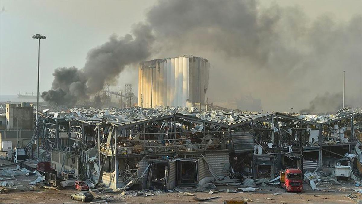 Beyrut Liman'ndaki patlamada zarar gren buday silolar iin ykm karar