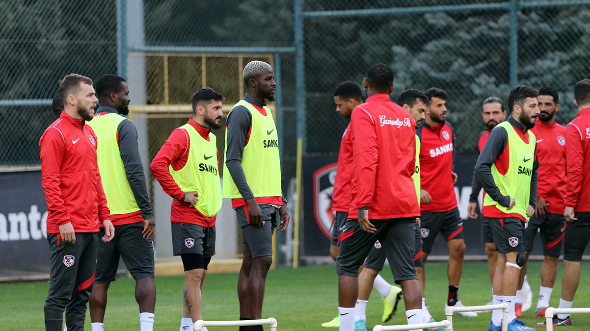Gaziantep FK'da Be�ikta� ma�� �ncesi Felipe ve Kozulj belirsizli�i