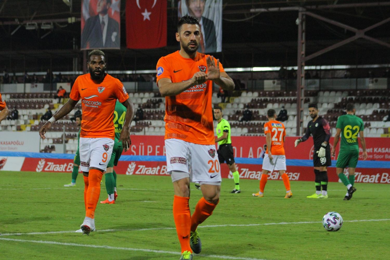 Hataysporlu Mirkan Ayd�n gol�n� Ayda ve Elif'e arma�an etti