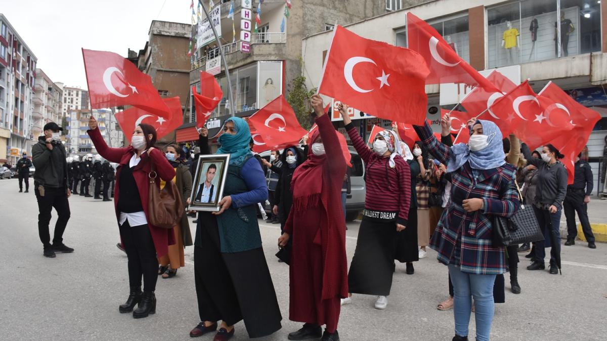 Terr rgt PKK'nn evlatlarn kard aileler rnak'ta HDP binas nnde topland