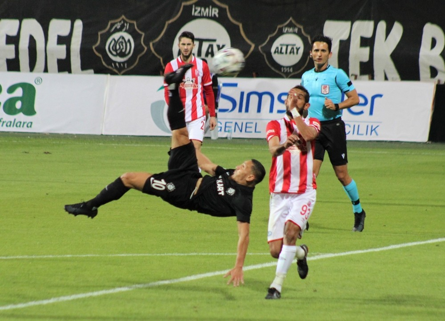 Bal�kesirspor �zmir'den 3 puanla d�n�yor