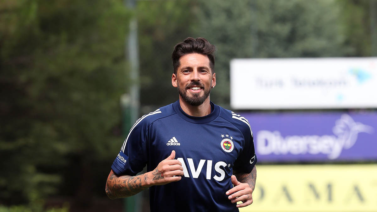 Fenerbah�e'de Jose Sosa kamp kadrosundan ��kar�ld�