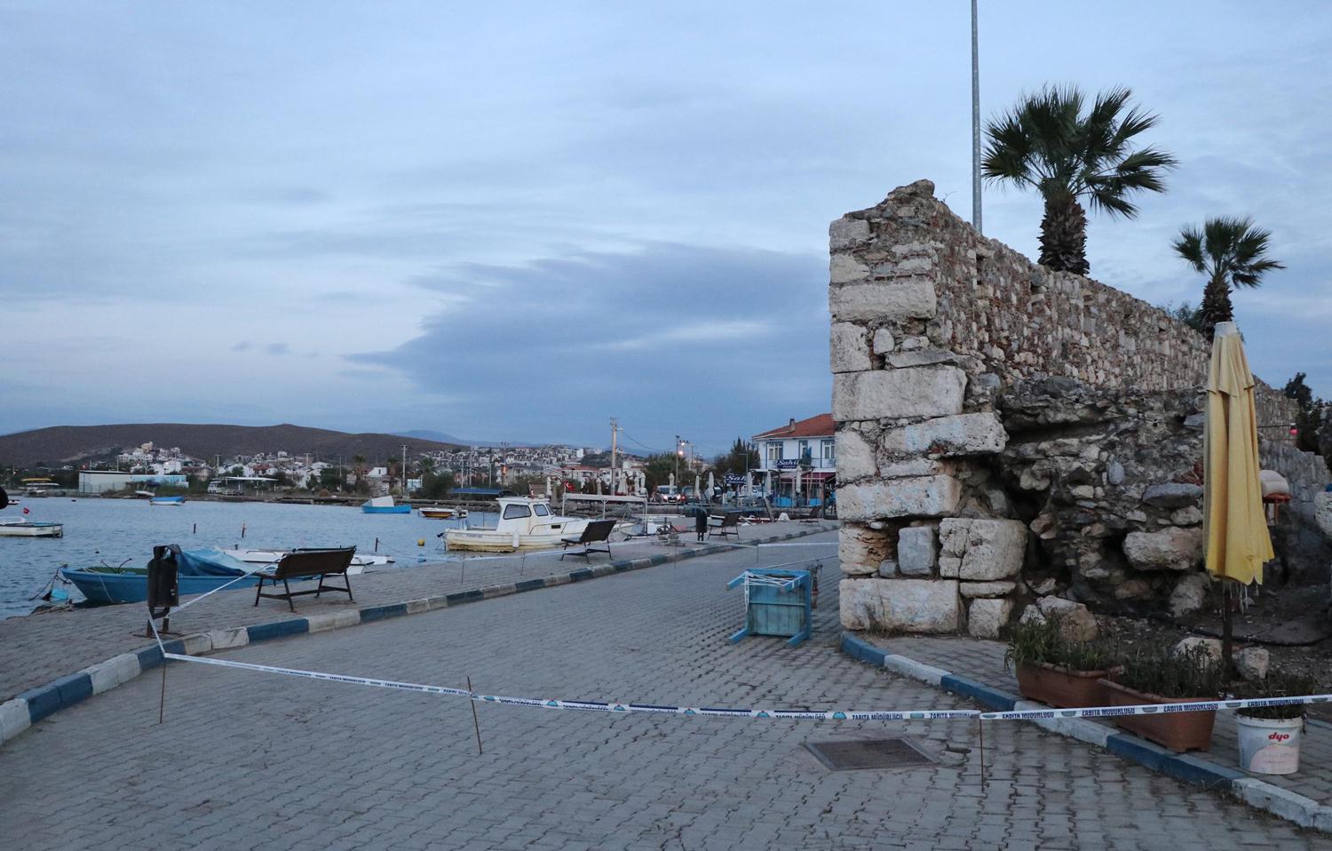 �zmir'de meydana gelen k�smi tsunamide 1522 y�l�nda yap�lan Osmanl� kalesi de hasar g�rd�