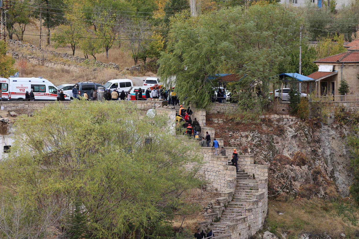 Feci kaza! Otomobil Ihlara Vadisi'ne d��t�