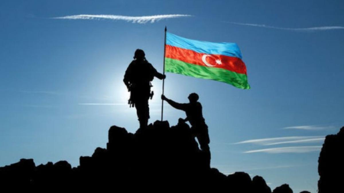 Azerbaycan ordusu, ua kentinde Azerbaycan bayran dalgalandrd