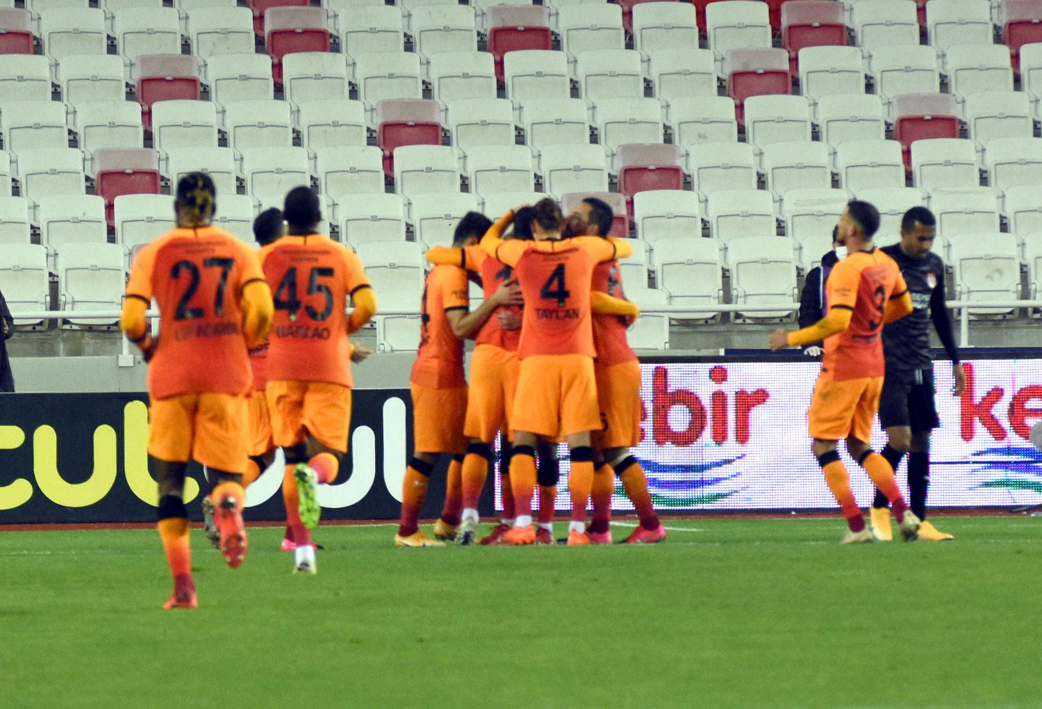 Galatasaray'da �ampiyonluk umutlar� ye�erdi