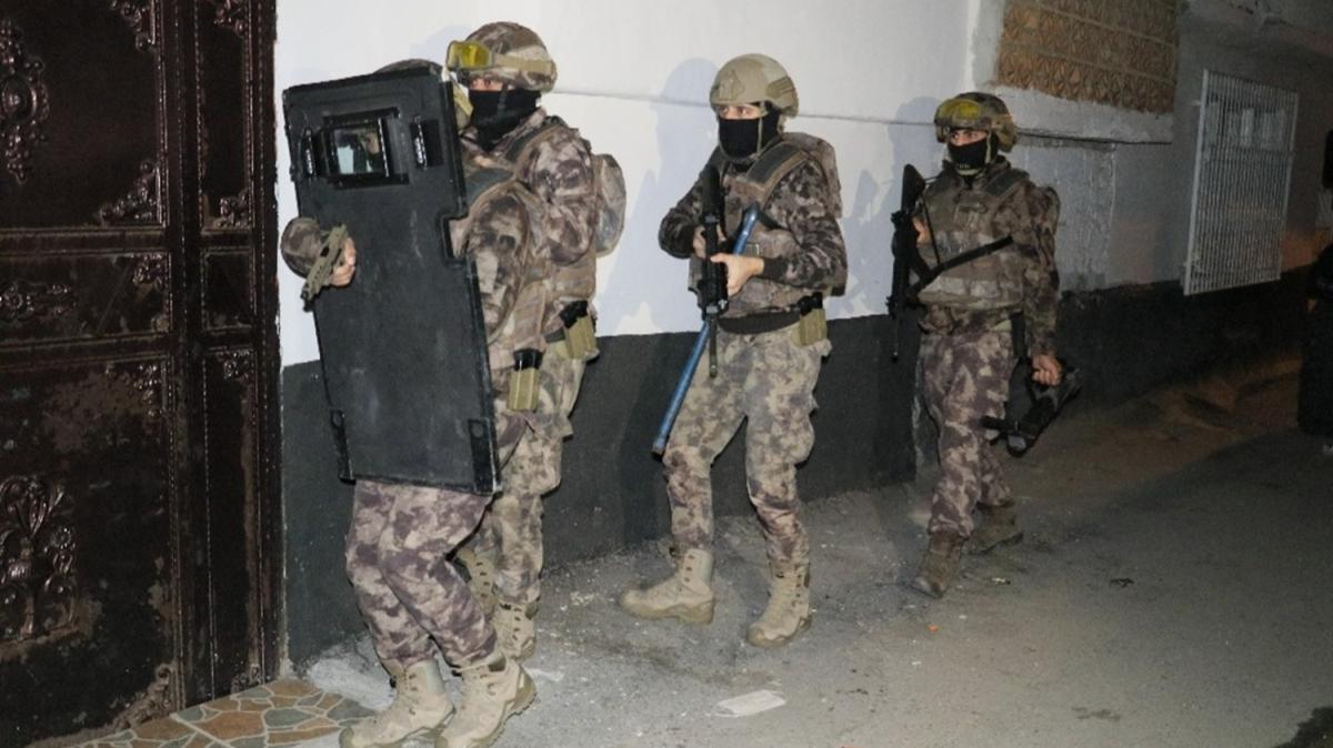 Adana'da uyuturucu satclarna operasyon