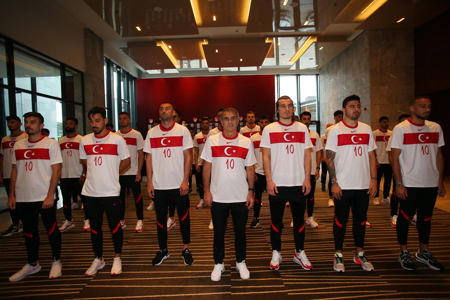 Milli tak�mlar 10 Kas�m'da Atat�rk'� and�