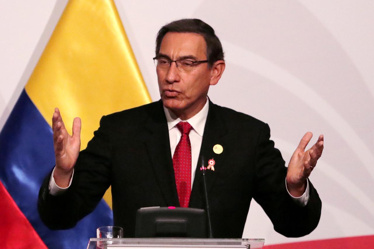Vizcarra g�revden al�nd�, Peru'da ortal�k kar��t�