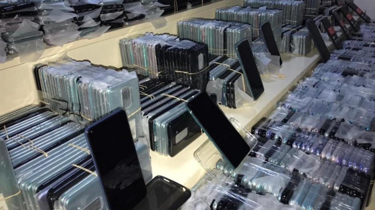 Edirne'de Vietnam Konsolosluu'na ait aratan 2 bin 500 adet kaak cep telefonu kt