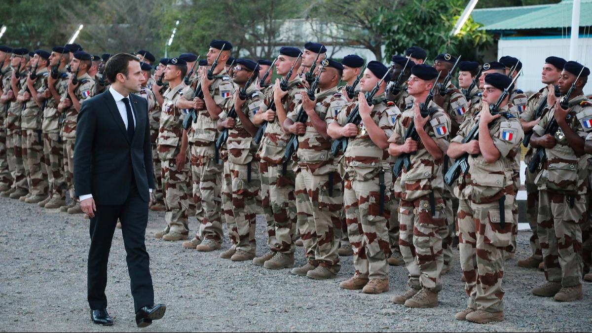 Fransa, eski smrgesinden elini ekecek mi? 'Askeri varln azaltacak' iddias