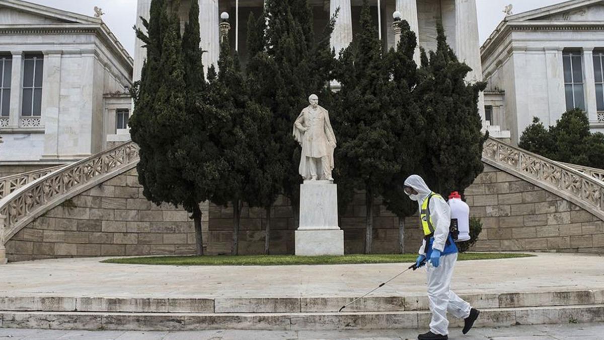 Yunanistan'da Kovid-19 bilanosu byyor
