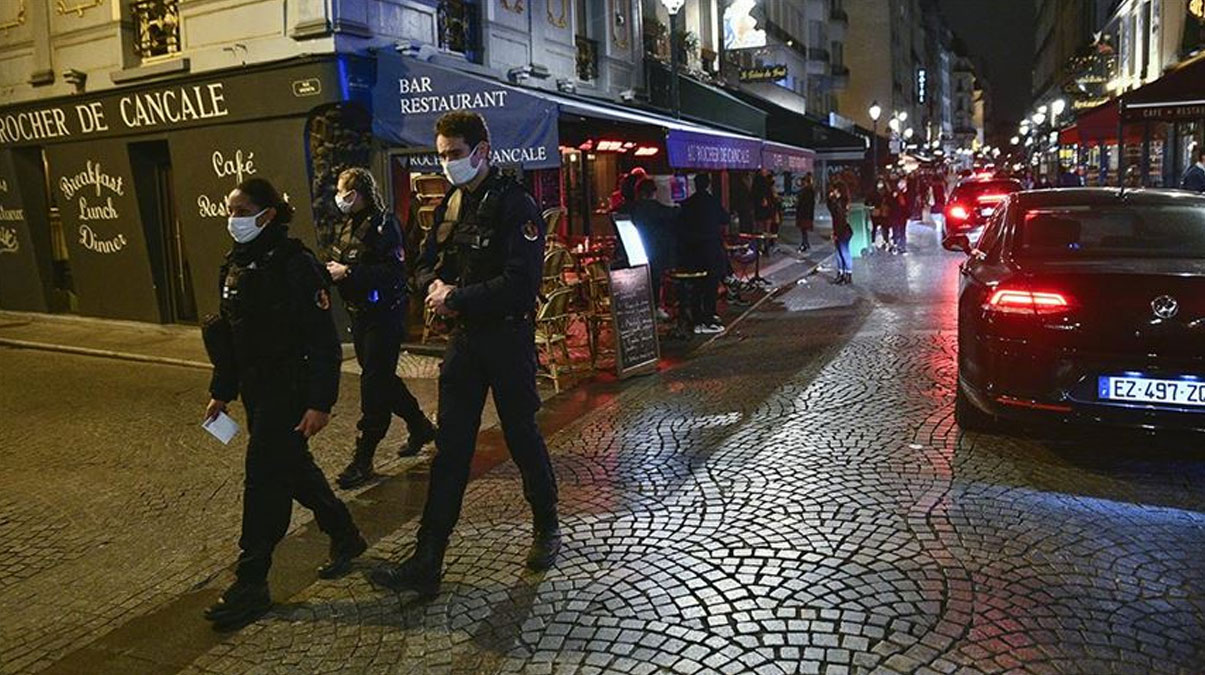 Fransa'da restoran ve barlara Kovid-19 k�s�tlamas�