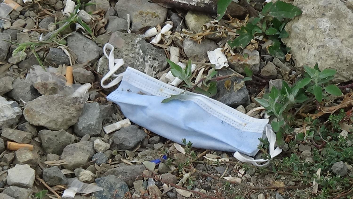 Plastik at�klardan daha tehlikeli... Maskeler, vir�s sa��yor