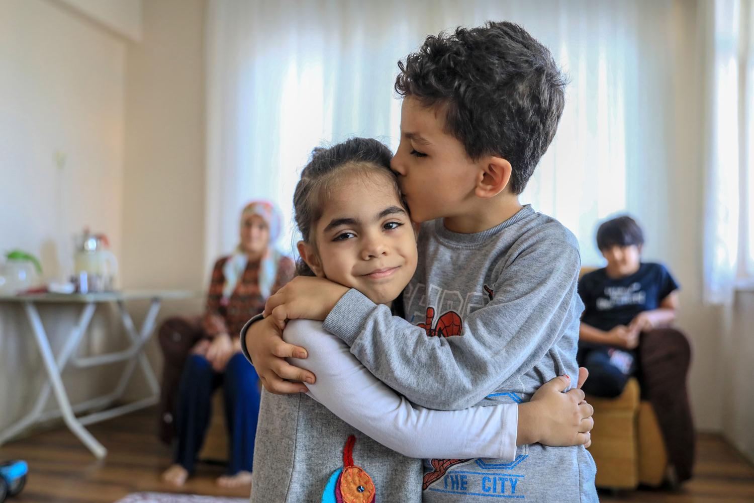 7 ya��ndaki a�abey 6 ya��ndaki k�z karde�ine 'can' oldu
