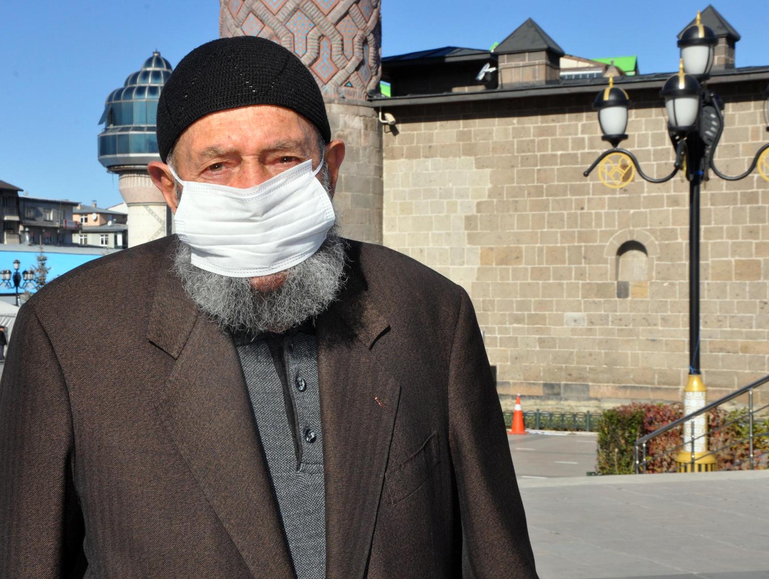 82 ya��ndaki Necip dede: Maske takmay�p �l�rsem intihar olur
