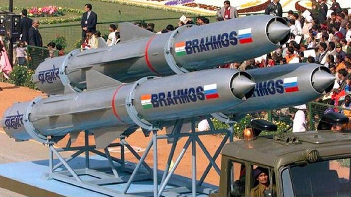 Hindistan-Rusya ortak yapm Brahmos fzesinin ilk talibi belli oldu