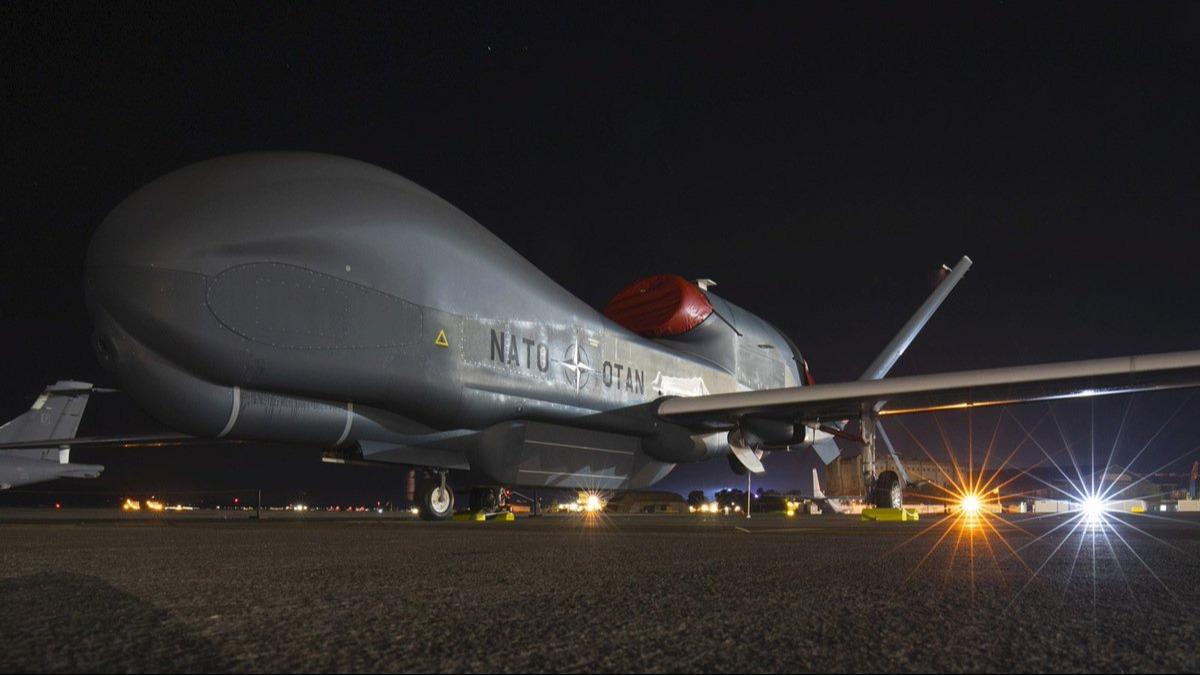 NATO'nun beinci RQ-4D Phoenix insansz hava arac Sicilya'ya ulat