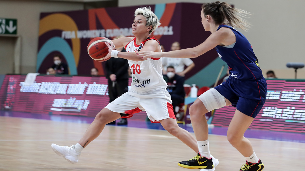 A Milli Kad�n Basketbol Tak�m� uzatmalarda y�k�ld�