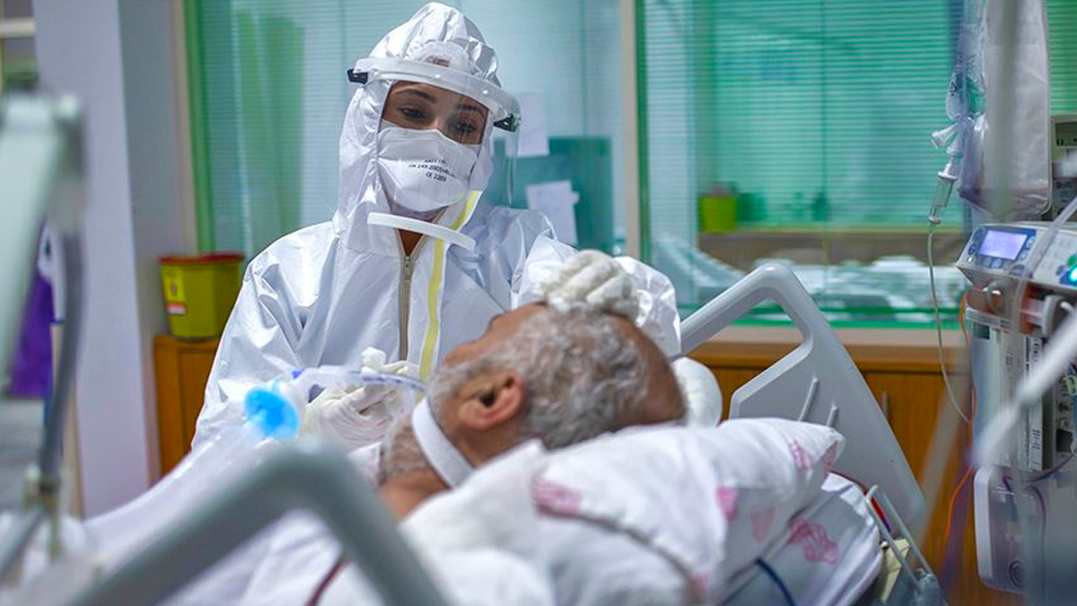 Bakan Koca g�ncel verileri a��klad�! 'Kay�plar�m�z g�nl�k 100'e yak�n'