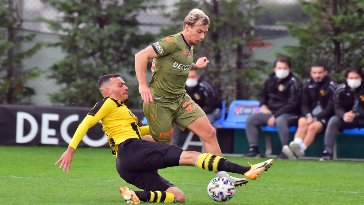 �stanbulspor Ba�ak�ehir'i 3 golle ge�ti