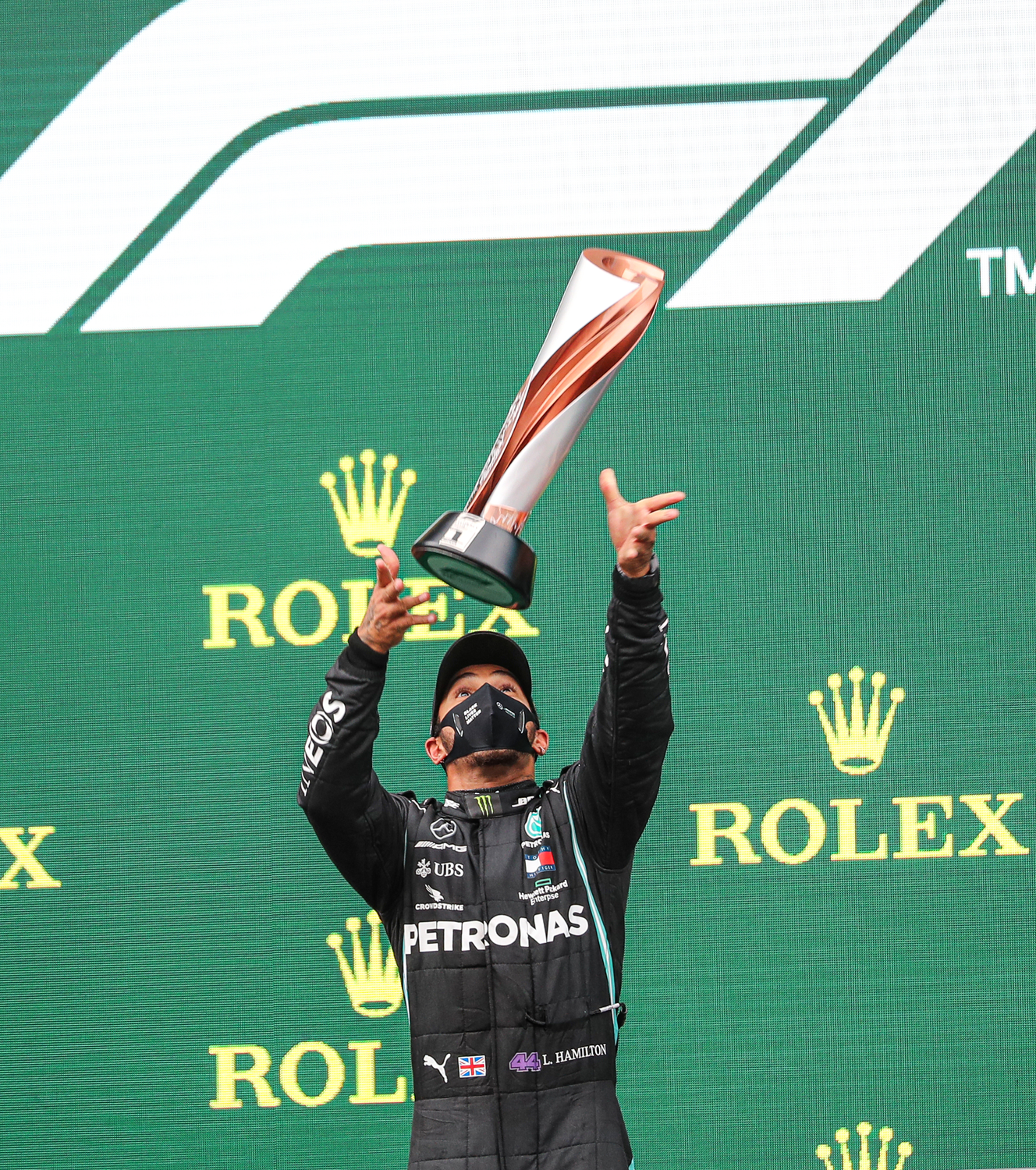 Mercedes ve Hamilton rekorlar paralad!