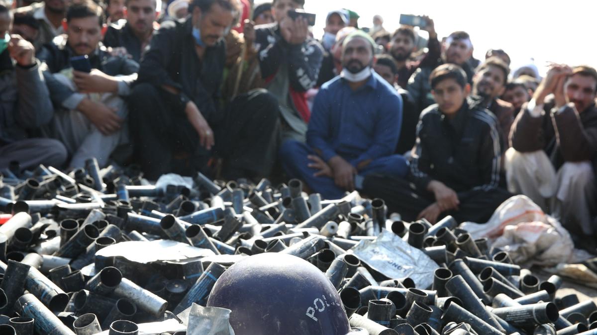 Pakistan'da 'Macron' protestolar sryor