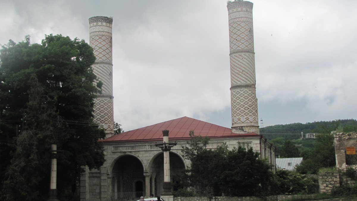 �u�a'daki Yukar� G�vher A�a Camisi'ne elektrik verildi