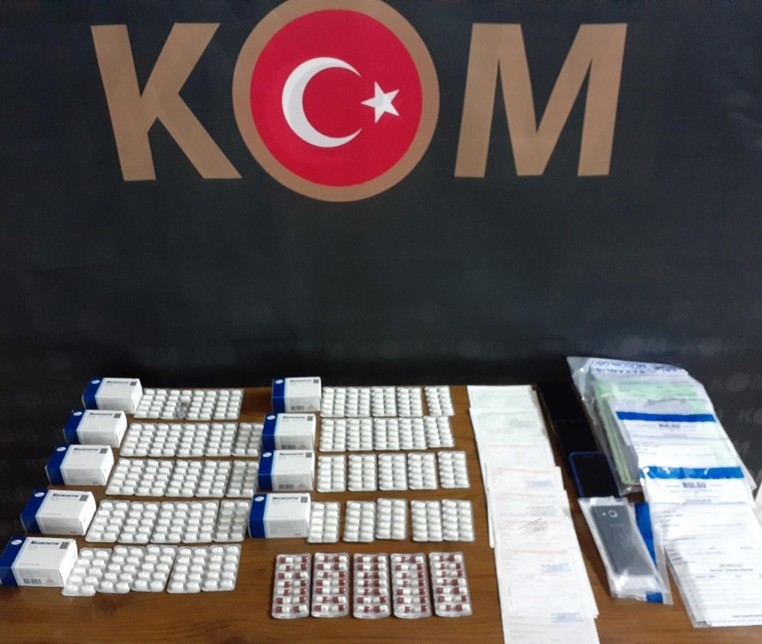Aralar�nda 3 doktorunda bulundu�u 'k�rm�z� re�ete' �etesi ��kertildi