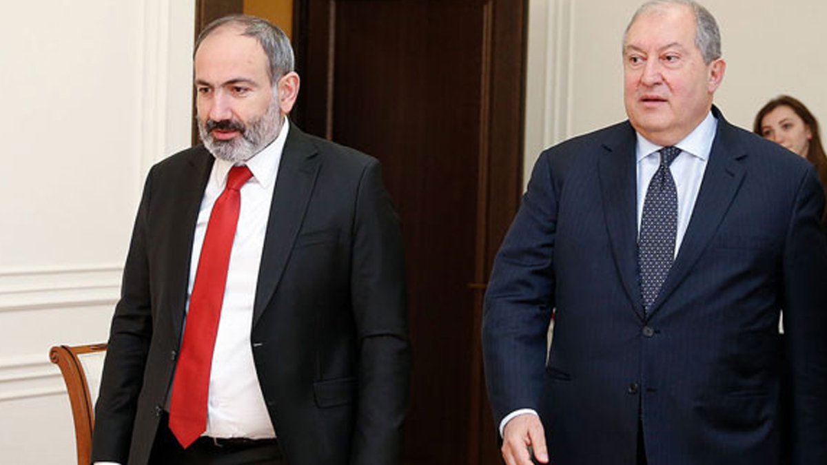 Ermenistan'da kaos s�r�yor: Erken se�im sinyali verildi